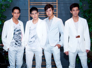 Ngau hung BST Thu dong cua District Three hinh anh