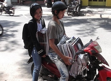 Gioi tre hao hung voi hoi thu ve chai hinh anh