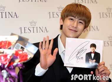 Nichkhun cua 2PM u muu qua Nhat 'hot bac' hinh anh