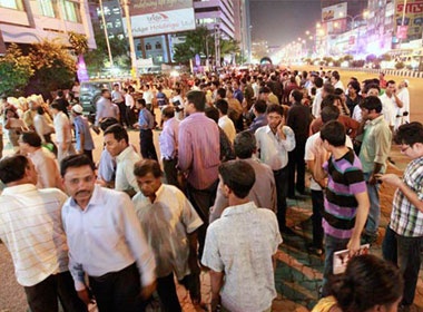 Nguoi dan Indonesia hoang loan vi dong dat manh hinh anh