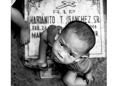 Cuoc song giua nghia dia cua nguoi ngheo Philippines hinh anh