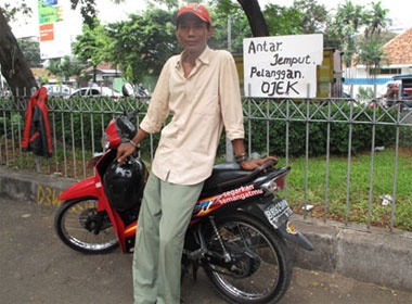 Tot nghiep dai hoc Harvard de lam xe om hinh anh