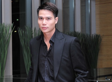 Tien Doan tai xuat sau scandal 'khoa moi' ban gai hinh anh