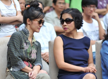 Hong Nhung - My Linh di xem hoa nhac duong pho hinh anh