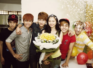 365 mung 'co giao' Ngo Thanh Van hinh anh