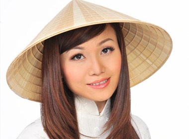 Hoang Chau dua con trai vao MV hinh anh