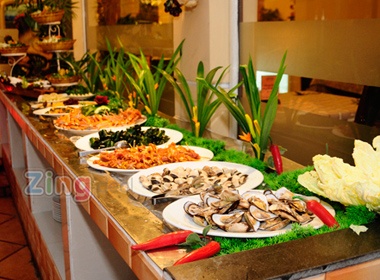 Buffet hai san gia cuc 'soc' hinh anh