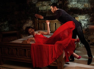 Xem thi sinh VN Next Top Model dien canh bi danh hinh anh