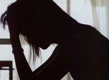 Tuyet vong vi bi nguoi yeu cuong doat roi phan boi hinh anh