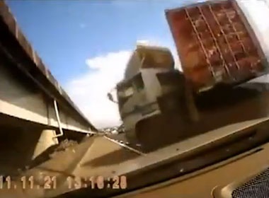 Clip tai nan lien hoan o duong cao toc hinh anh