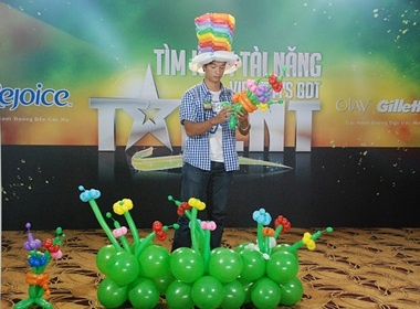 Chang 'phu thuy bong bong' noi bat tai Got Talent hinh anh