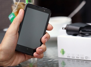 Cong dong mang 'voc' Smartphone H7-3G hinh anh