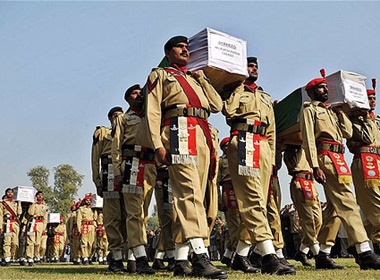 Binh si thoat chet ke ve vu 'ban nham' dam mau cua NATO hinh anh