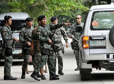 Khach san no tung o Philippines, 30 nguoi thuong vong hinh anh