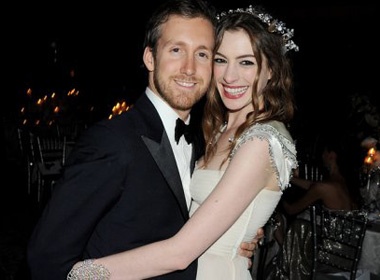 Anne Hathaway hanh phuc khoe nhan dinh hon hinh anh