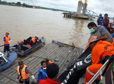 Vot duoc 18 thi the sau vu sap cau o Indonesia hinh anh