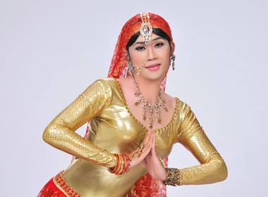 Hoai Linh cai trang thanh cong chua An Do hinh anh