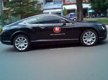 Clip sieu xe Bentley gan 10 ty dong lam taxi o Sai Gon hinh anh