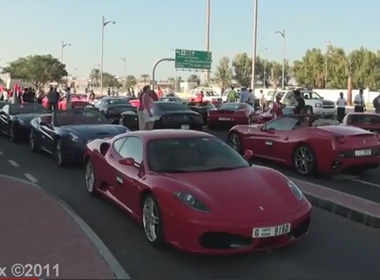Hon 60 sieu xe Ferrari dieu hanh mung quoc khanh UAE hinh anh