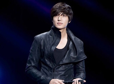 Lee Min Ho khoe tai ca hat khien fan ‘ngay ngat’ hinh anh