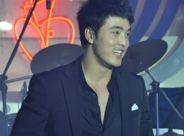 Ung Hoang Phuc tang toc sau nghi an ‘dao’ MV hinh anh