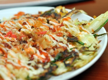 Kham pha banh xeo hai san pho Tran Vu hinh anh