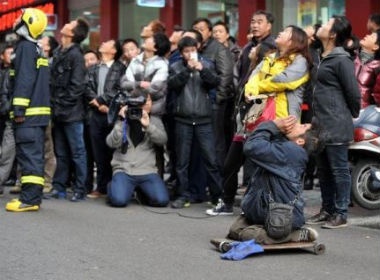 Nguoi an may tan tat 'thuong thuyet' voi chang trai tu tu hinh anh