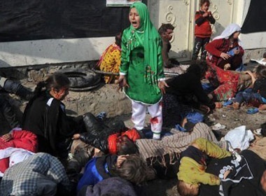 Hinh anh be gai trong vu danh bom gay xuc dong toan the gioi hinh anh