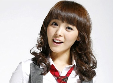 Truong nhom Wonder Girls moi chi... nam tay nguoi yeu hinh anh