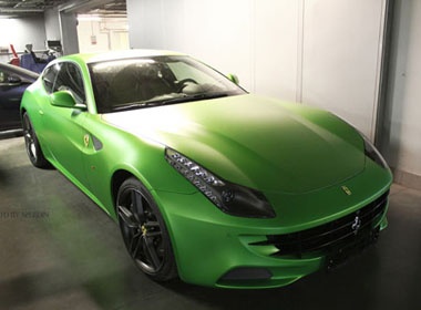 'Sieu chien ma' Ferrari FF mau la hinh anh