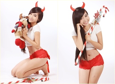 Elly Tran khoe chan thon mung Giang sinh hinh anh