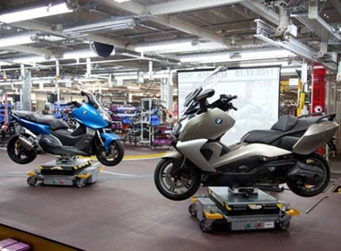 'Tham' bo doi maxi-scooter cua BMW tai xuong san xuat hinh anh