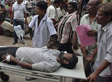 Ngo doc ruou o An Do lam chet 107 nguoi hinh anh