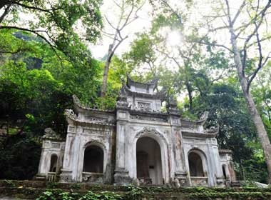 Den chua Huong mua gia ret hinh anh