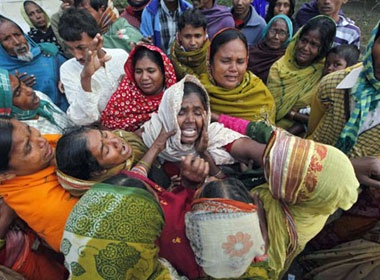 Hinh anh tang thuong trong vu ngo doc ruou o An Do hinh anh