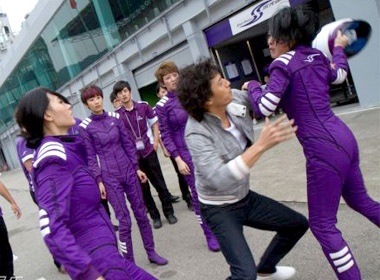 Truong Ba Chi 'choang nhau' voi Luu Nhuoc Anh hinh anh