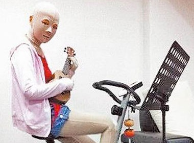 Anh Selina lam fan choang vang hinh anh