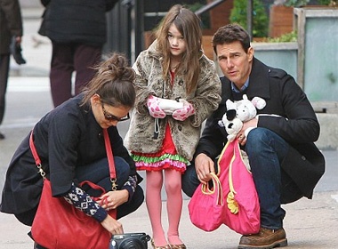 Choang voi benh chieu con cua vo chong Tom Cruise hinh anh