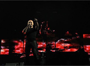 Clip nhung bai hit cua Buc Tuong trong liveshow Nhiet hinh anh