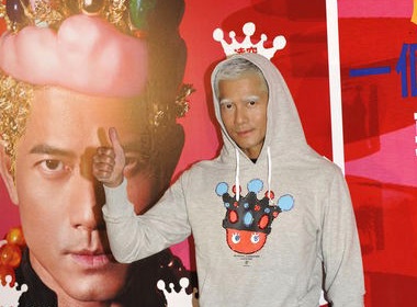 Quach Phu Thanh gay soc voi toc bach kim hinh anh