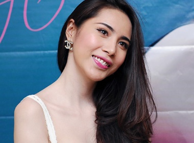 Thuy Tien rang ro du thieu vang Cong Vinh hinh anh