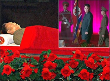Tang le dam nuoc mat cua nha lanh dao Kim Jong-il hinh anh