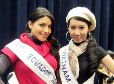 Thuy Ngan don khong khi Giang sinh som o Trung Quoc hinh anh