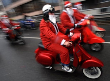 Nghin le mot kieu di chuyen cua ong gia Noel hinh anh