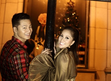 Duc Tuan tinh tu ben Khanh Thy hinh anh