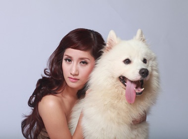 Khanh Thi khoe cun cung hinh anh
