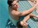 John Mayer dua Aniston len 9 tang may hinh anh