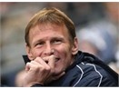 Teddy Sheringham lam vu cong hinh anh