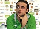 Berbatov bi nem trung thoi hinh anh