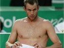 Andy Roddick se nude tren san tennis hinh anh